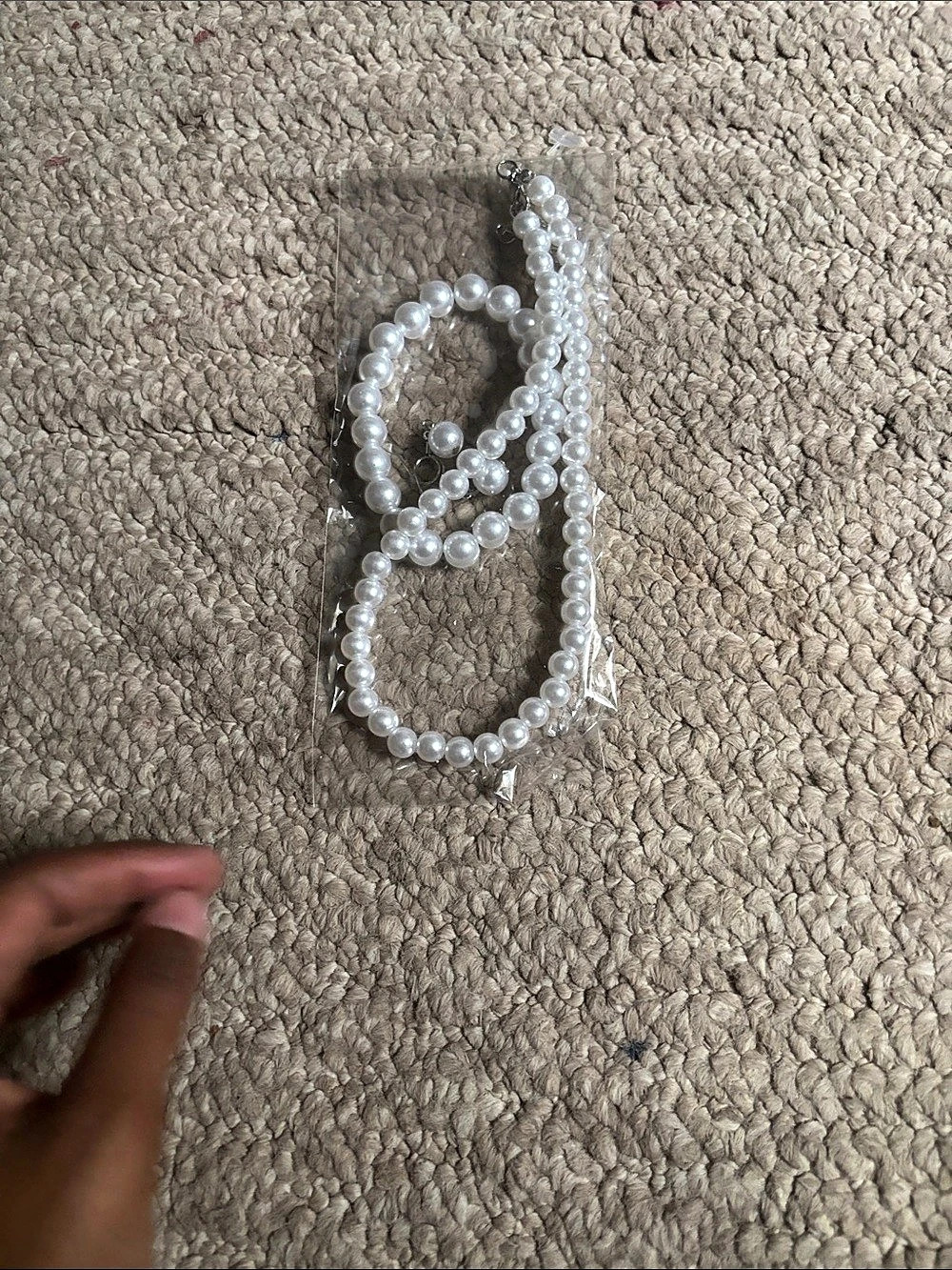 Pearl Strand Necklace in White Like New
